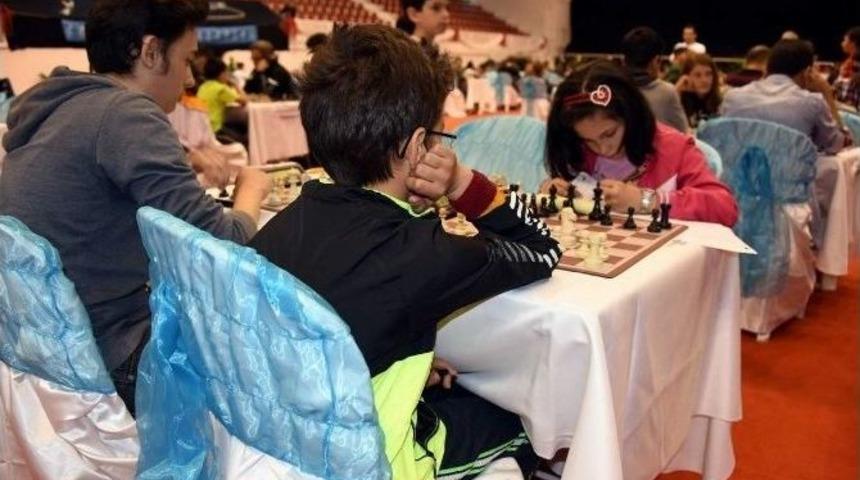 Aliağa Belediyesi 14. Geleneksel Satran&ccedil; Turnuvası Sona Erdi