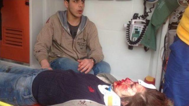 Darıca'da Kaza: 3'ü Öğrenci, 4 Yaralı