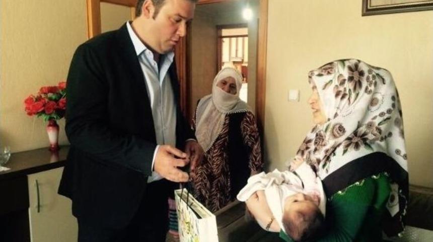 Buca&rsquo;da Yeni Doğum Yapan Annelere S&uuml;rpriz