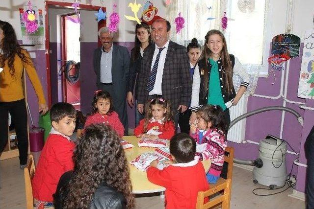 Kardeş Okul Se&ccedil;tikleri İlkokul &Ouml;ğrencilerini Sevindirdiler 2