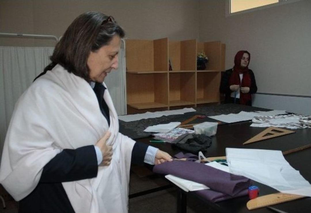 Ak Parti Milletvekili Adayı Alev Dedegil, İsmek&rsquo;i Ziyaret Etti