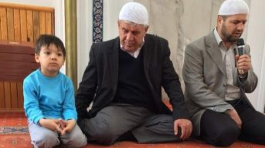 Minik &Ouml;mer Duygulandırdı