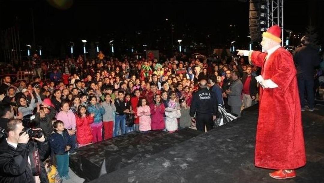 Sel&ccedil;uklu&rsquo;da Şivlilik Ve Fener Alayı Coşkusu
