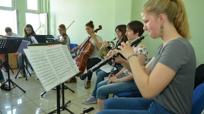 Alman Miniklerin Müzik Grubundan “ko-ka” Şarkısı