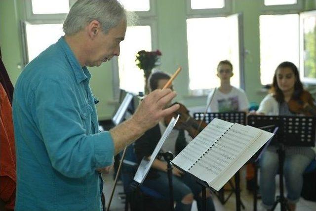 Alman Miniklerin Müzik Grubundan “ko-ka” Şarkısı