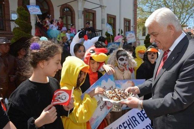 Büyükşehir 1. Çocuk Oyunları Tiyatro Günleri Başladı