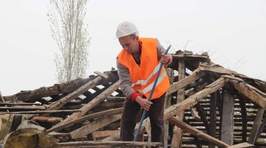 Hanım Ninenin Evi Onarılıyor