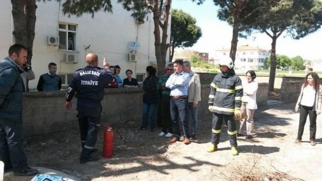 G&ouml;me&ccedil;&rsquo;te Sağlık&ccedil;ılara Yangın Tatbikatı