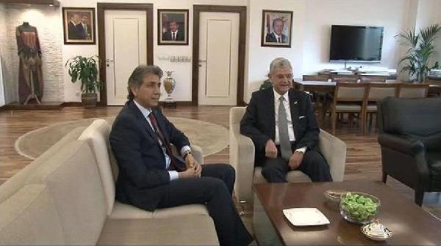 Ermeni İlkokulu'nda Bakan Bozkır'dan &Ouml;ğrencilere Alkış