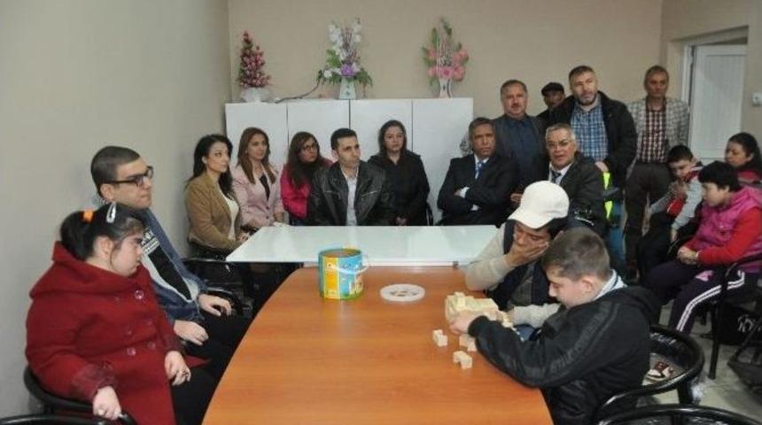 Umut Treni Derneği&rsquo;nden Boz&uuml;y&uuml;kl&uuml; Engellilere Destek