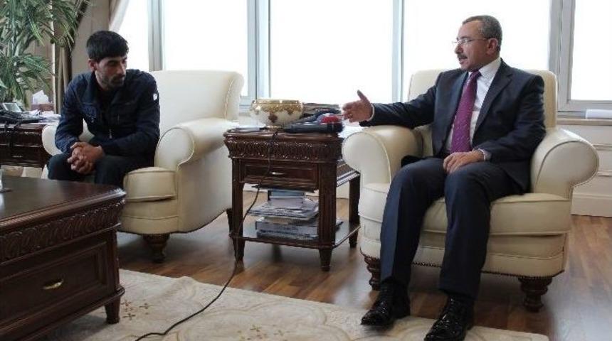 Ailesini Kaybeden Gence Sancaktepe Belediyesinden Destek