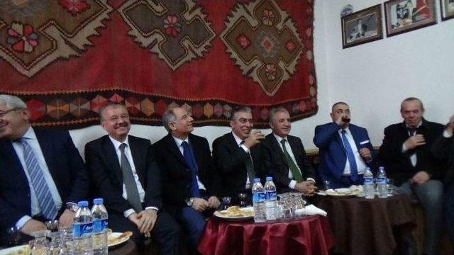 Eski İçişleri Bakanı Ala, Aşıklar Otağını Ziyaret Etti