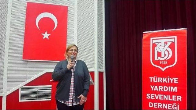 Yardım Sevenler Derneği’nden Minik Öğrencilere Jest