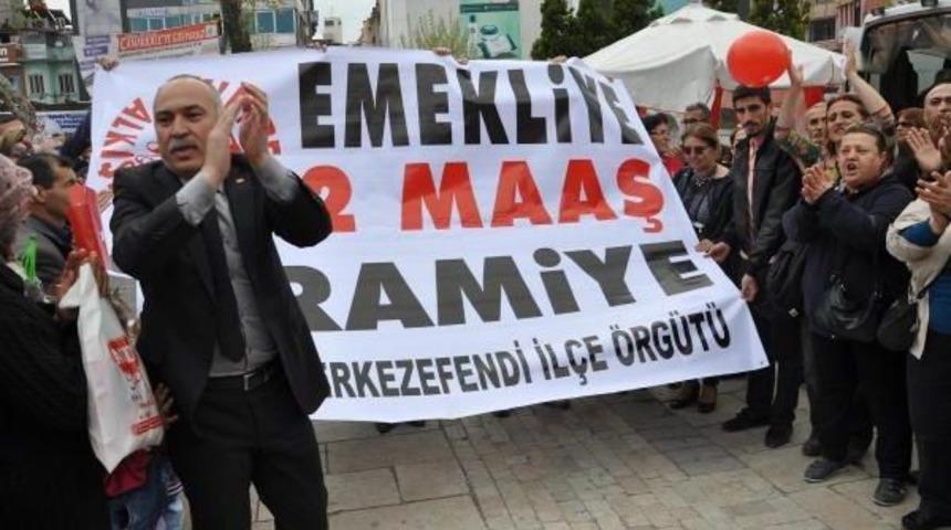 Denizli'de Chp'den 'millet&ccedil;e Alkışlıyoruz' Eylemi