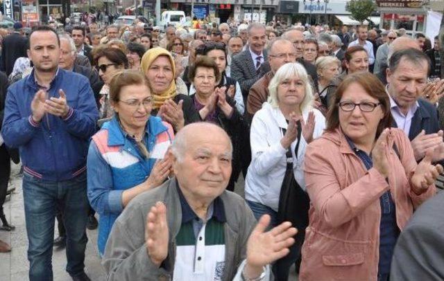 Denizli'de Chp'den 'milletçe Alkışlıyoruz' Eylemi