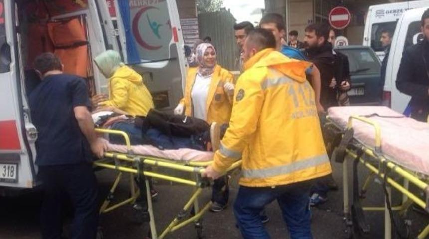 İmam Hatip Lisesi &Ouml;ğrencilerinin Bı&ccedil;aklı Kavgası: 4 Yaralı