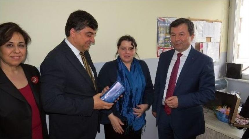&Ccedil;ek Başkonsolosu Lauferova A&ccedil;ev&rsquo;de