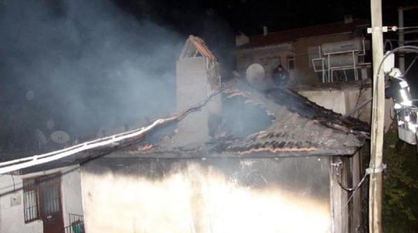Depo Olarak Kullanılan Ev Alev Alev Yandı