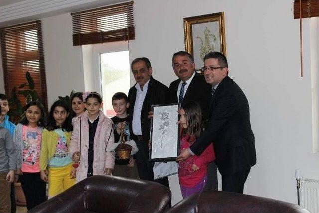 Minik &Ouml;ğrencilerden Başkana Kutlu Doğum Haftası Ziyareti 1