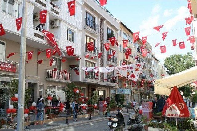 Marmaris 105 Sokakta 23 Nisan Coşkusu