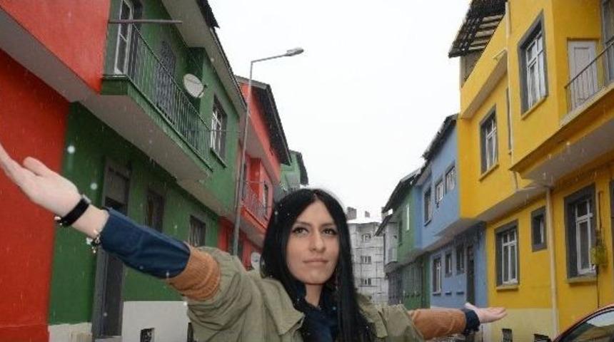 &ldquo;benimle Boyar Mısın&rdquo; Projesiyle Sokakların &Ccedil;ehresini Değiştirdi