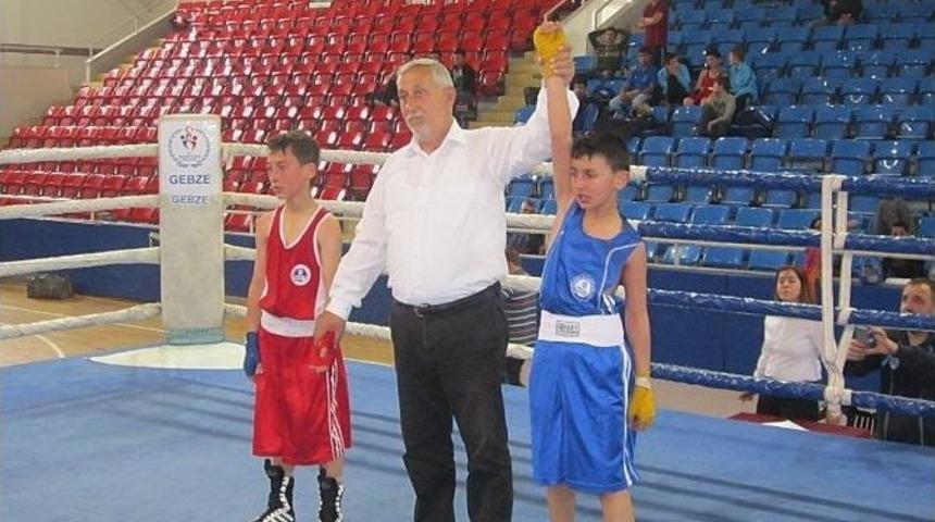 Merhum Boks&ouml;rler, Turnuvayla Anıldı