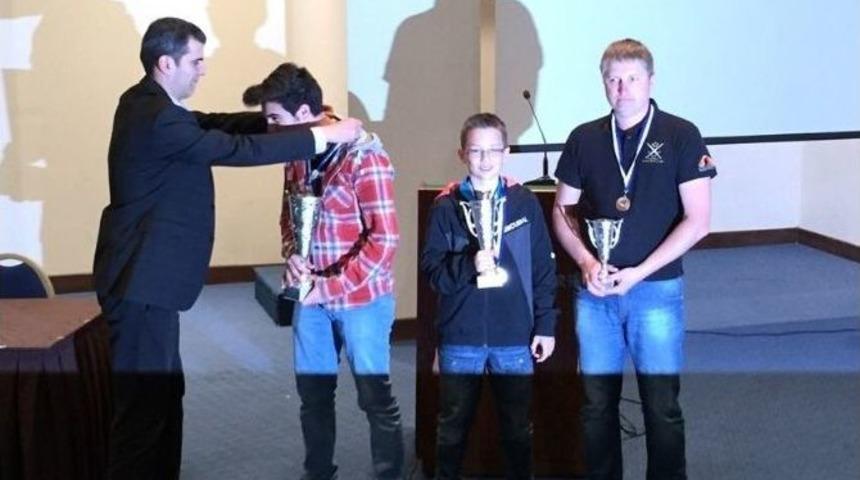 Satran&ccedil;ta B&uuml;y&uuml;k Başarı