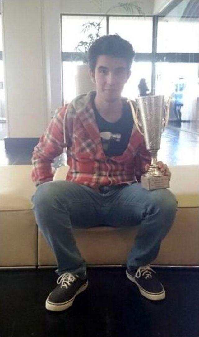 Satran&ccedil;ta B&uuml;y&uuml;k Başarı 1