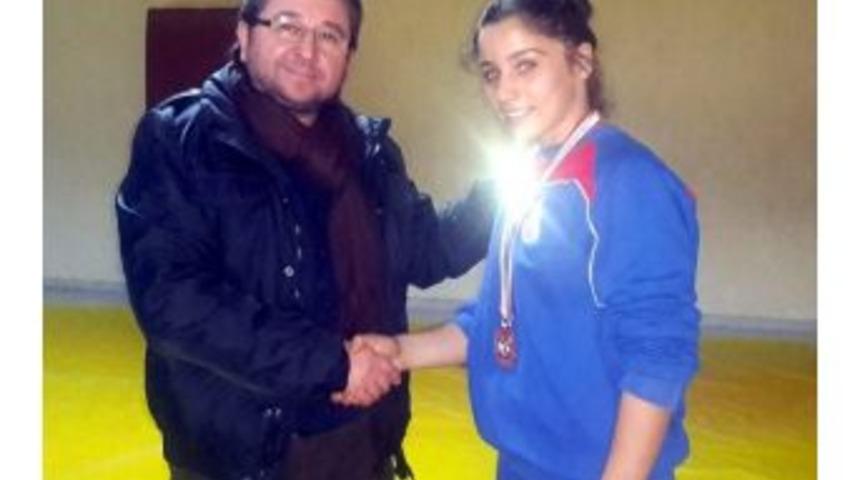 Kepezli Ece, Yıldızlar G&uuml;reş T&uuml;rkiye Şampiyonu Oldu