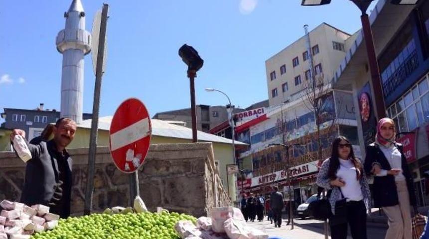 Midyeci 'imama Uydu', Erik Satıyor