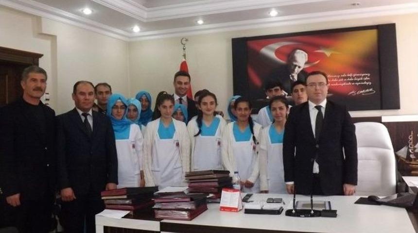 &Ccedil;ek Cumhuriyeti Ve Almanya&rsquo;ya Gidecek &Ouml;ğrenci Kafilesinden Kaymakam Zadeleroğlu&rsquo;na Ziyaret