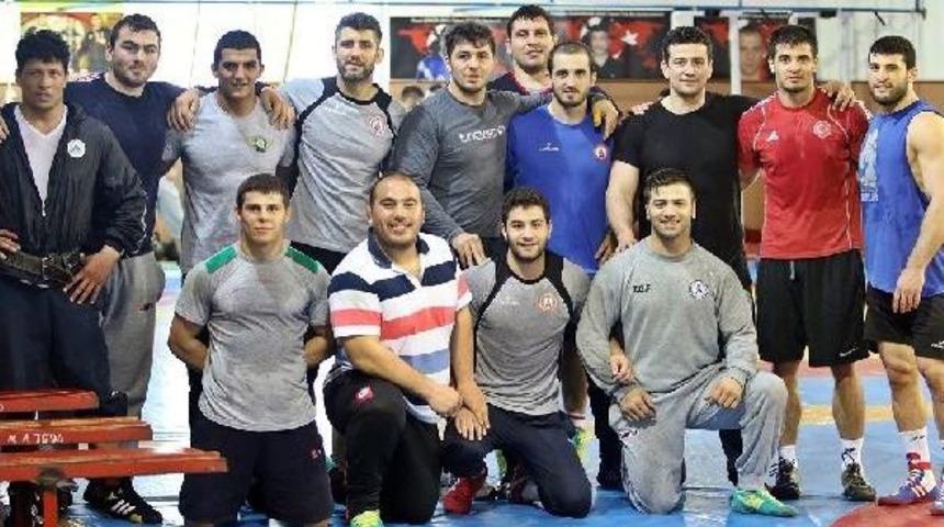 T&uuml;rkiye A Milli G&uuml;reş Takımı Sofya Yolcusu