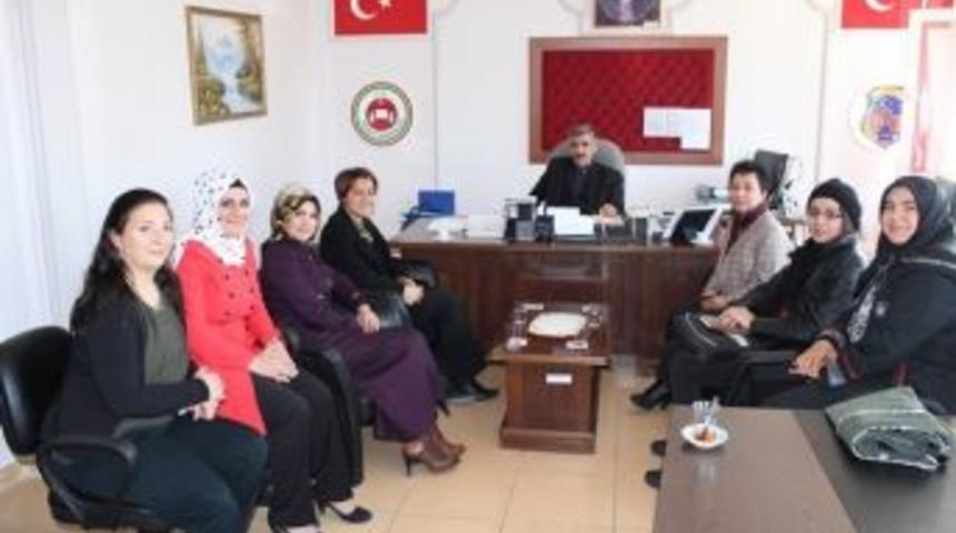 Kadın Meclisine Plaket