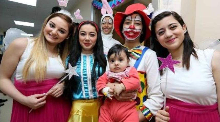 Hastanede &Ccedil;ocuklar I&ccedil;in 23 Nisan Partisi