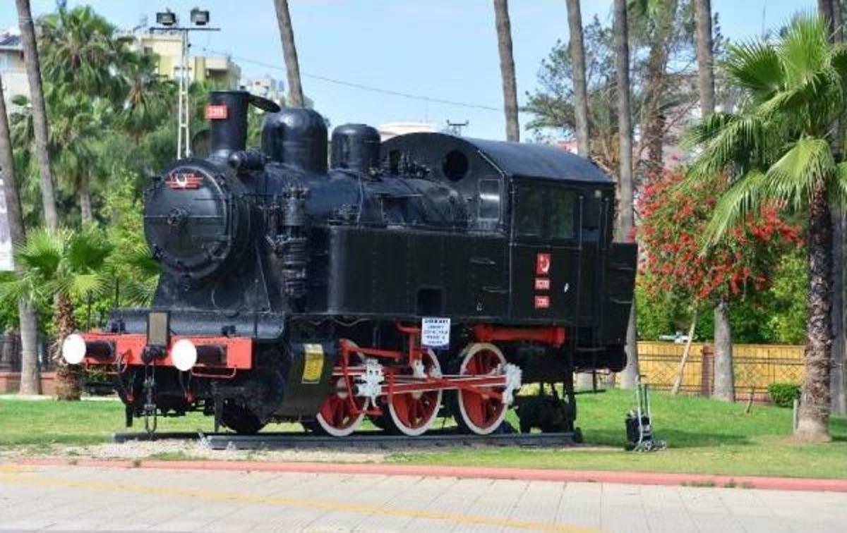 Tren Istasyonundaki Ş&uuml;pheli Bavul Panik Yarattı