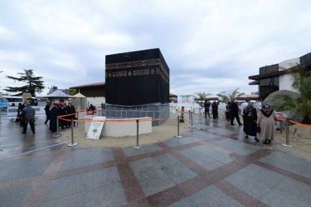 Üsküdar da Kabe Maketi Ile Selfie 1