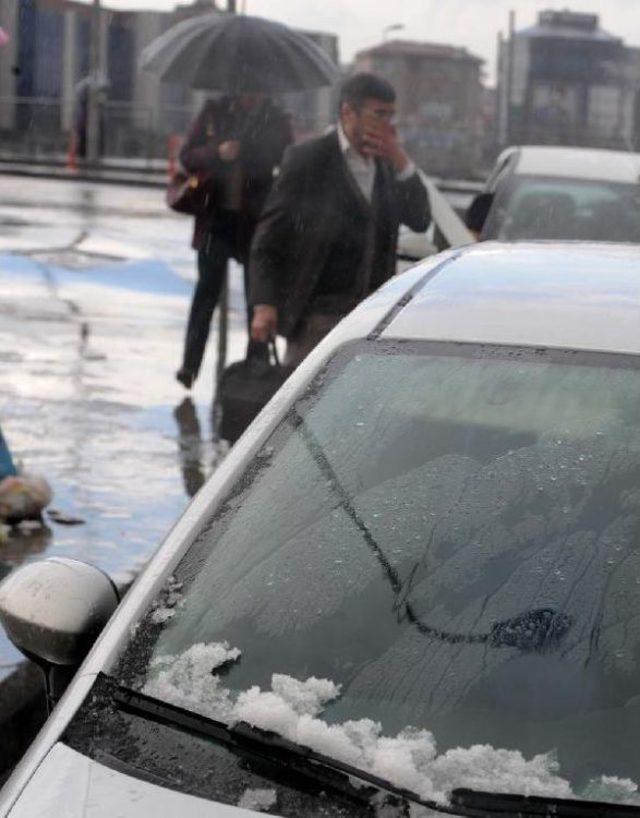 İstanbul'da Dolu Yağdı, Araçlar Beyaza Büründü