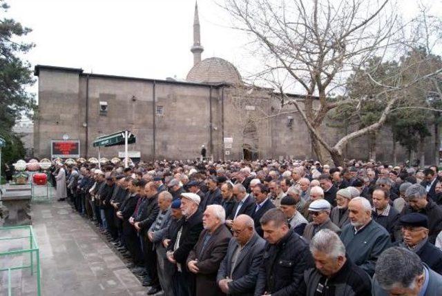 Eski Senatör Kalpaklıoğlu Son Yolculuğuna Uğurlandı