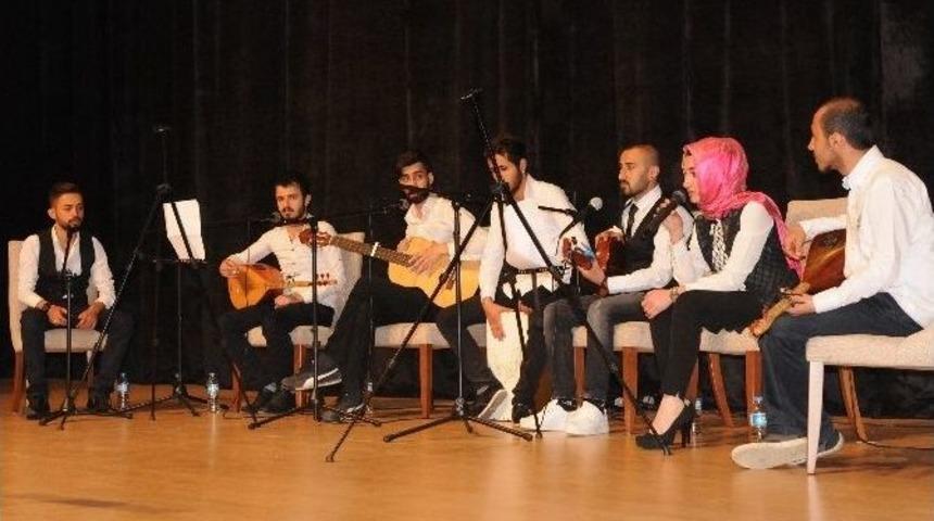 Acemi G&ouml;n&uuml;ll&uuml;ler&rsquo;den M&uuml;zik Ve Şiir Dinletisi