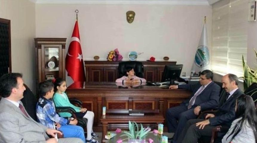 Beyşehir&rsquo;de Makam Koltukları &Ccedil;ocuklara Emanet