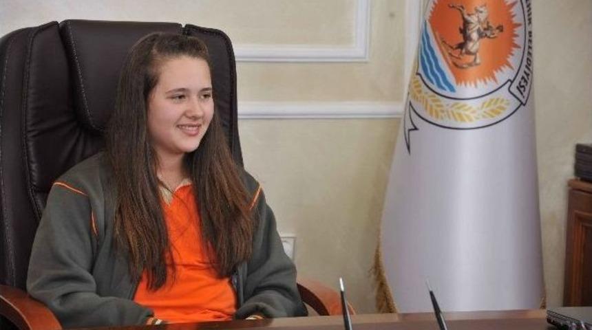 K&uuml;&ccedil;&uuml;k Başkan Koltuğu Devraldı