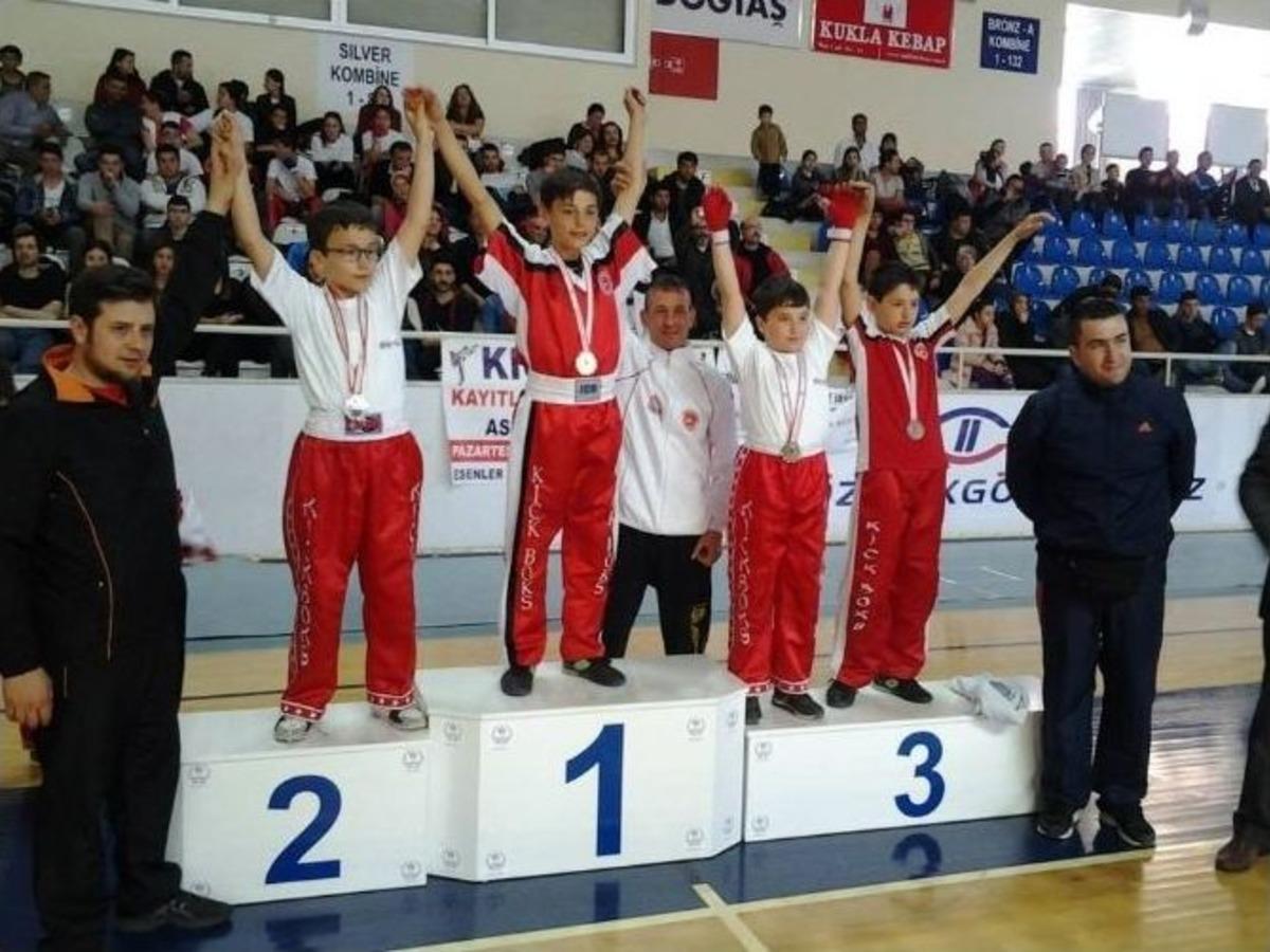 K&uuml;&ccedil;&uuml;kk&ouml;yl&uuml; Kickbockcılar &Ccedil;anakkaleyi Salladı