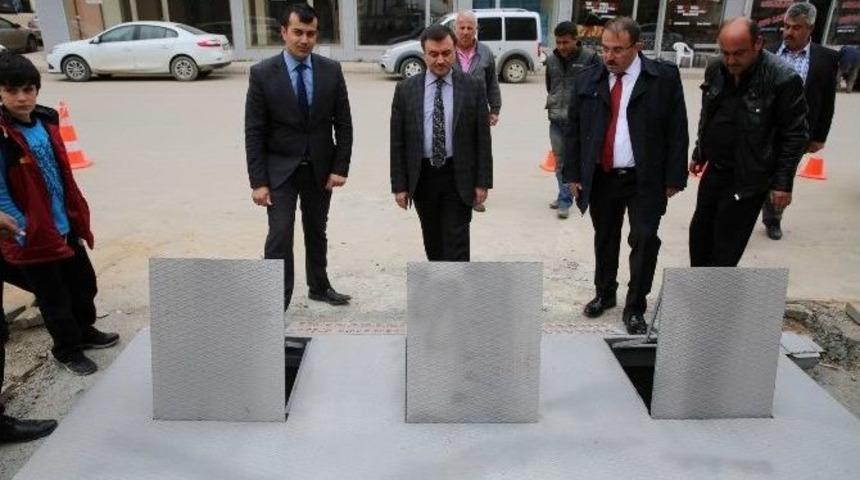 Afşin&rsquo;de Yer Altı &Ccedil;&ouml;p Konteynırlarına Ge&ccedil;iş Devam Ediyor