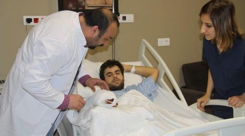 Kesilen Parmaklarına Yeniden Kavuştu