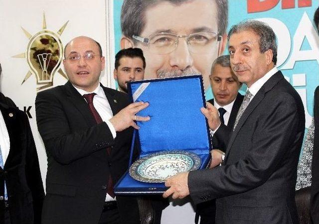 Bakan Eker, Ak Parti Kütahya İl Başkanılığı’nı Ziyaret Etti