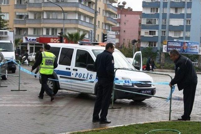 Yağış, Pazar Ve Araç Yoğunluğu Bir Araya Gelince Yol Trafiğe Kapatıldı