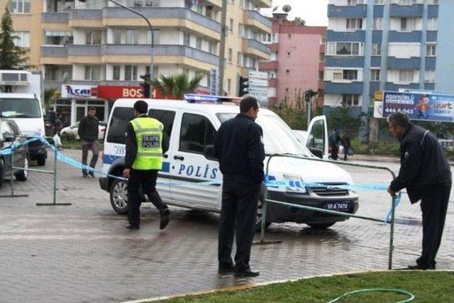 Yağış, Pazar Ve Araç Yoğunluğu Bir Araya Gelince Yol Trafiğe Kapatıldı