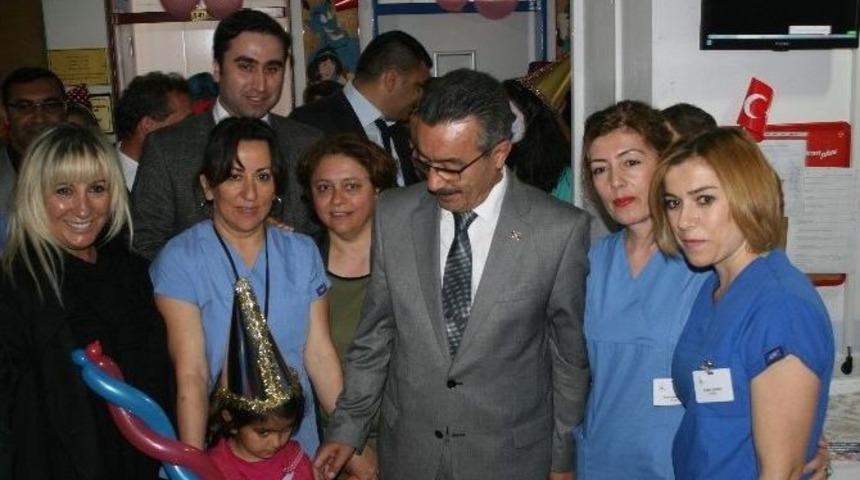 Hasta &Ccedil;ocuklara Kaymakam&rsquo;dan Moral Ziyareti