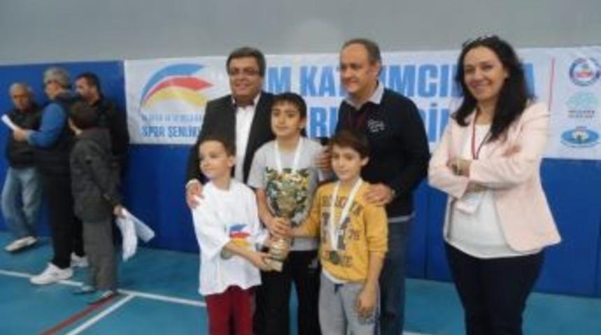 Nil&uuml;fer&rsquo;de Spor Şenlikleri Coşkusu S&uuml;r&uuml;yor