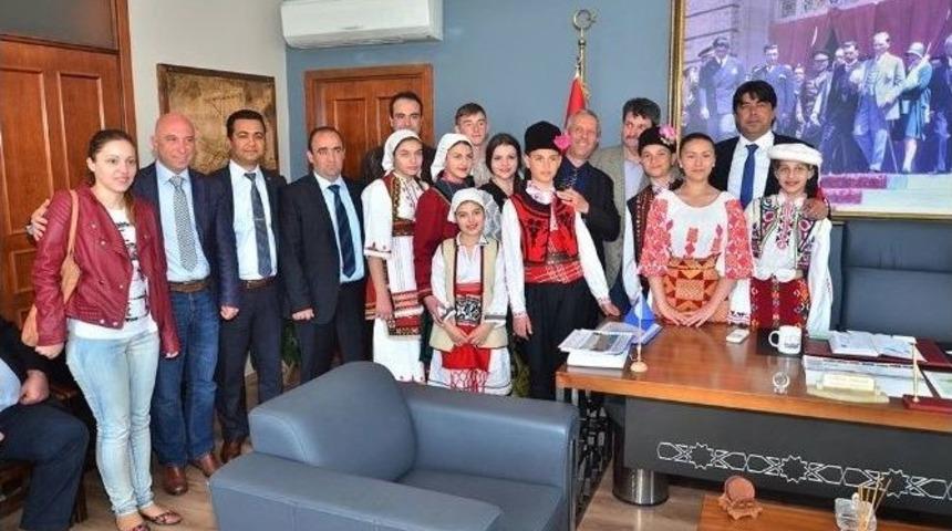 D&uuml;nya &Ccedil;ocukları Fo&ccedil;a&rsquo;da